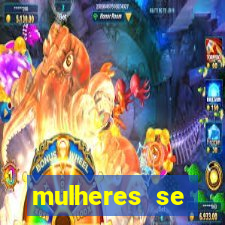 mulheres se exibindo ao vivo